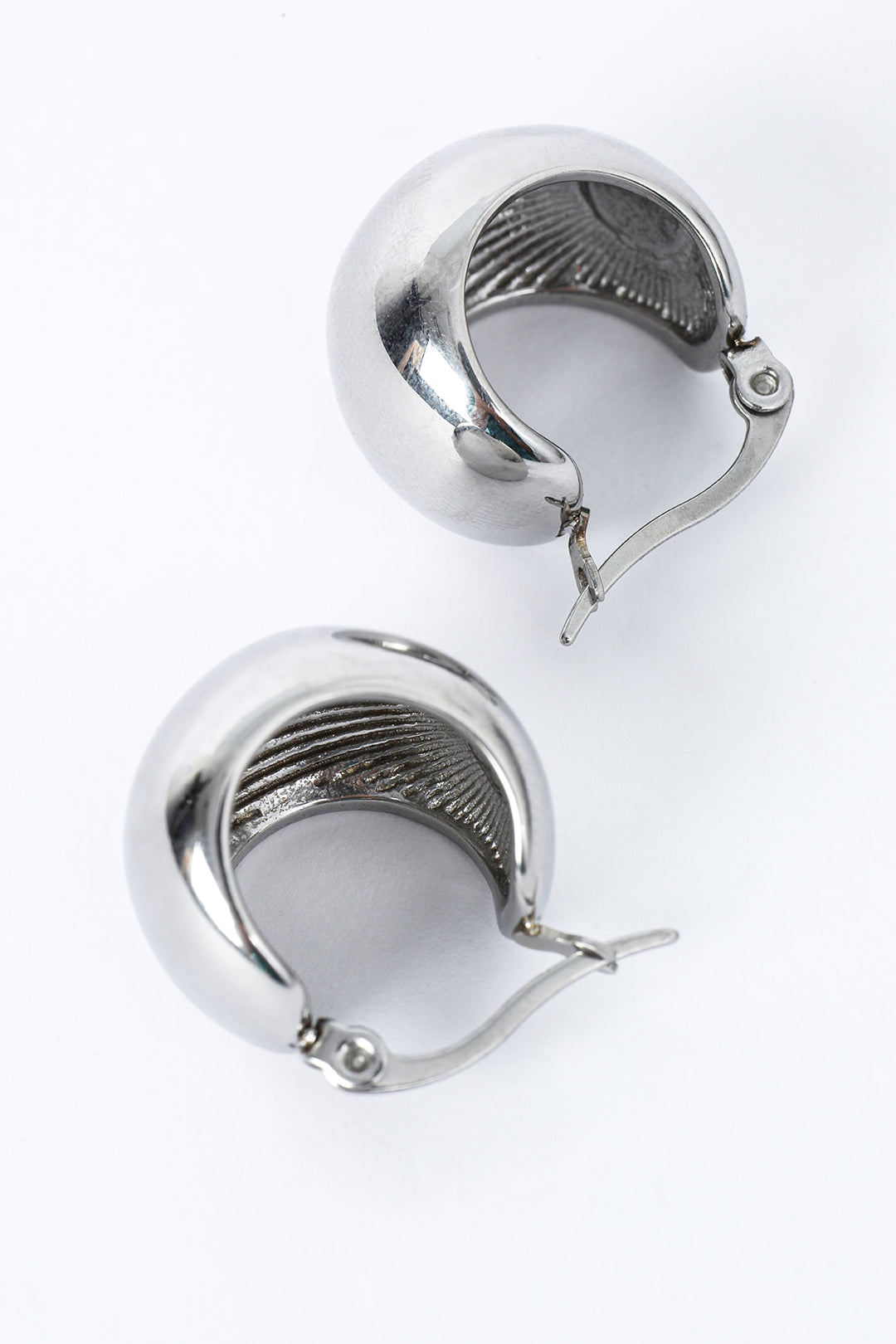 Curved Hoop Earrings – Micas