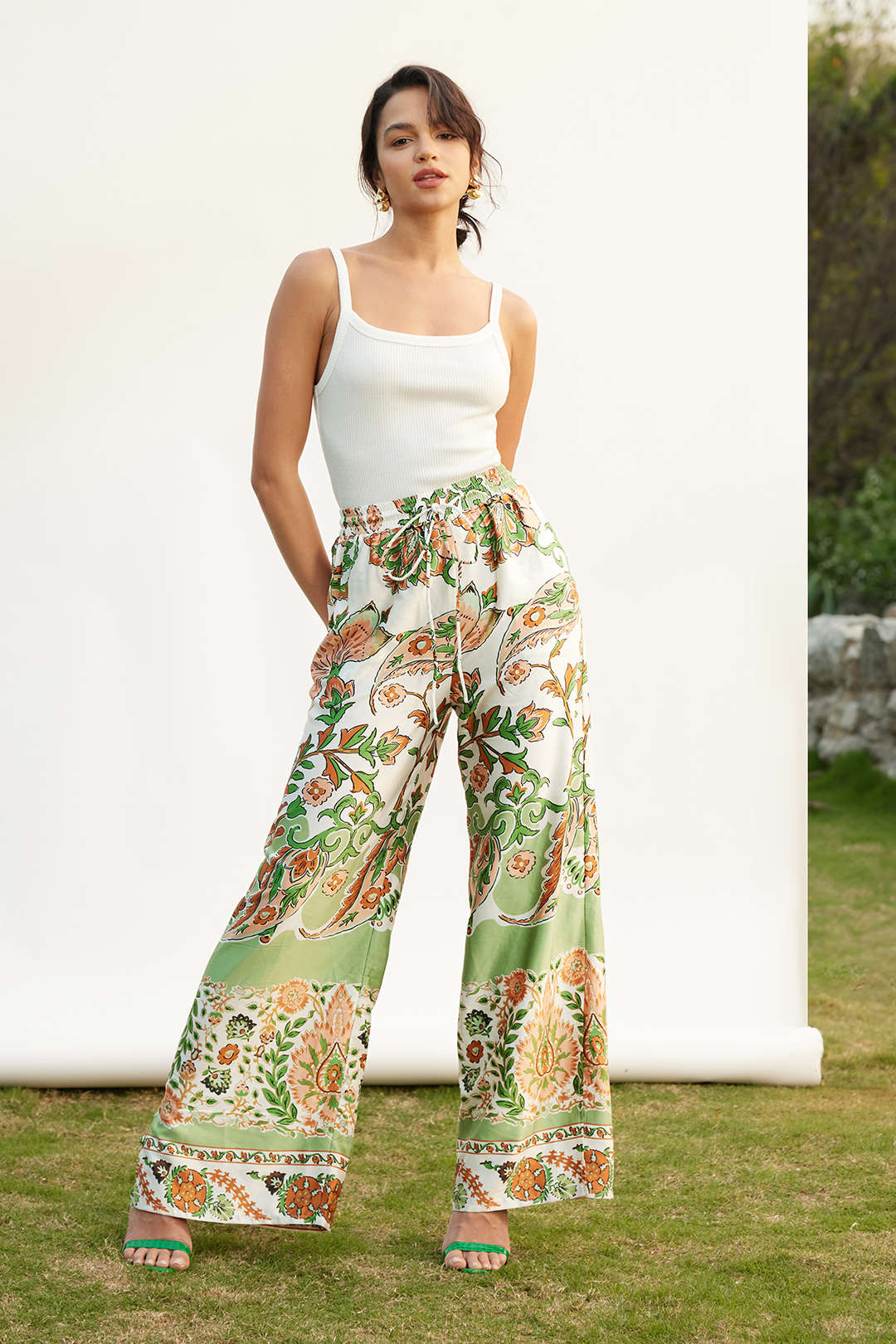 Floral Print Drawstring Slit Wide Leg Pants – Micas floral-print-drawstring-slit-wide-leg-pants-micas