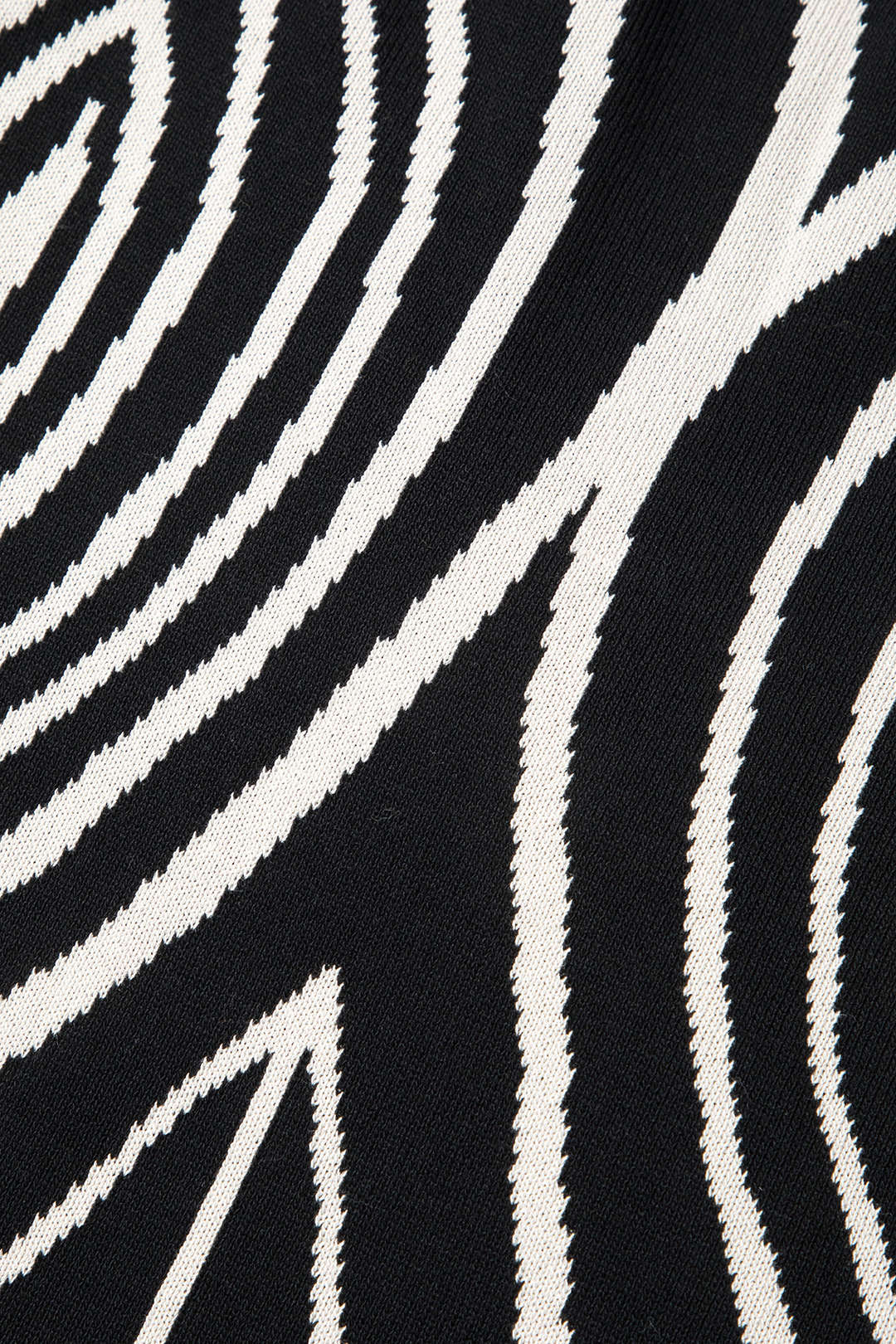 Line Pattern Round Neck Knit Maxi Dress