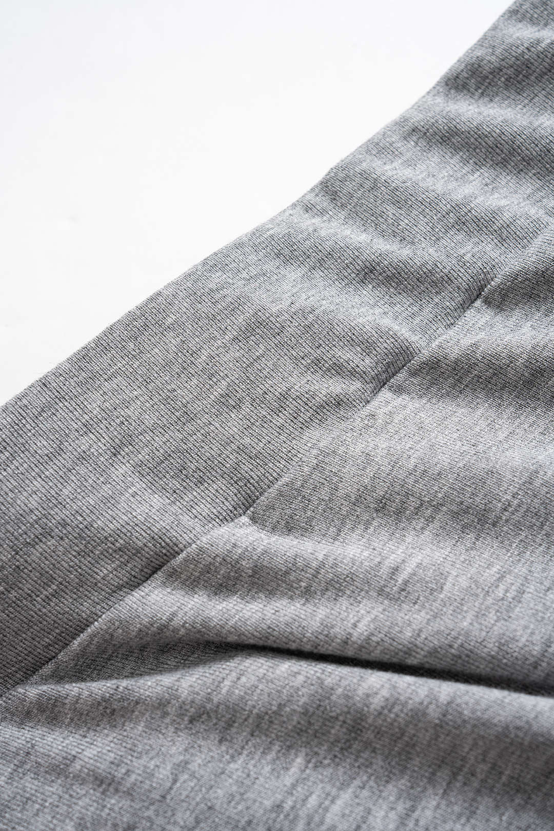 Débardeur sans manches solides et jeu de jupe avant à cravate frappe