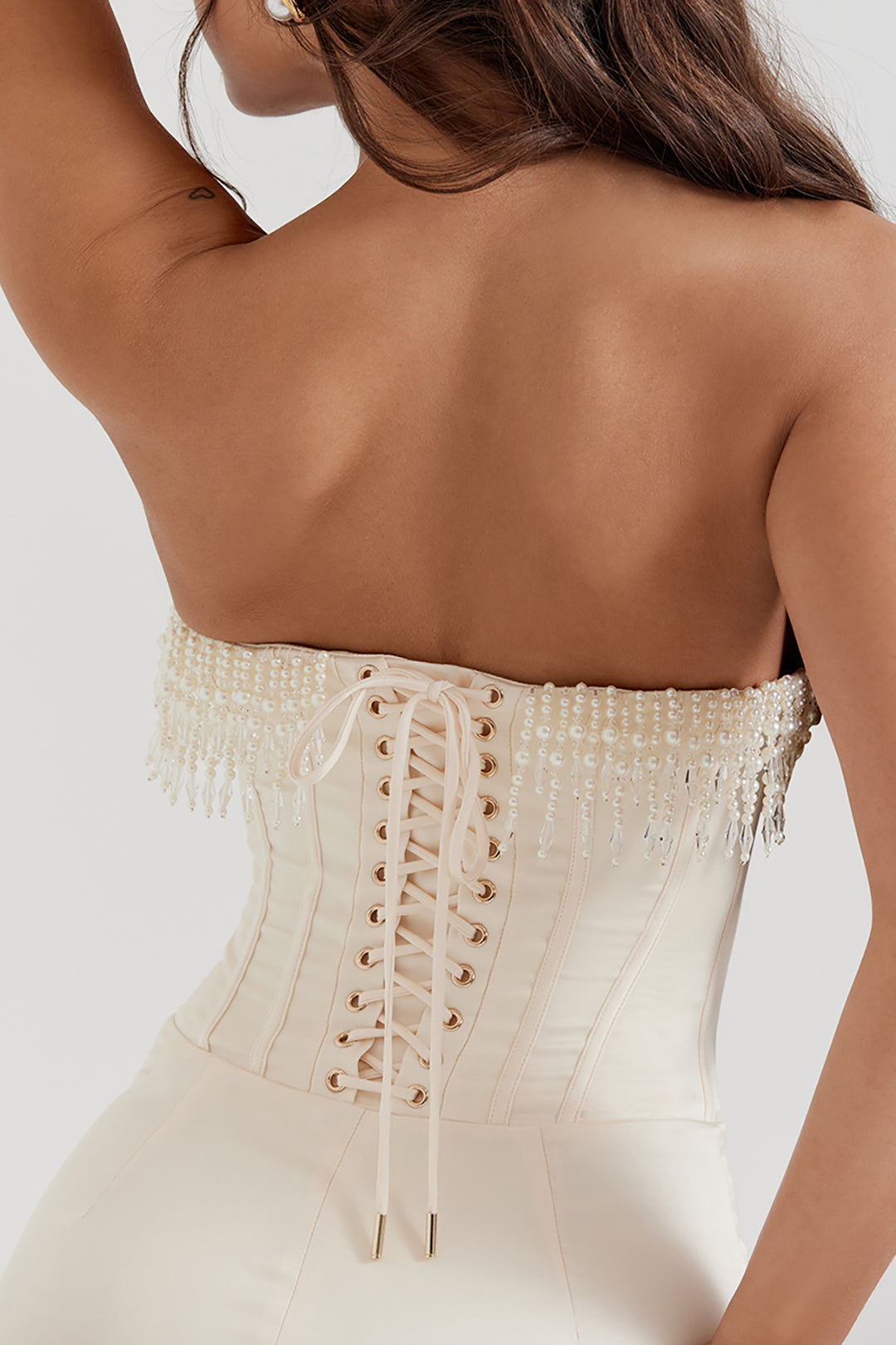 Robe midi de corset à oeillets tressé perlé