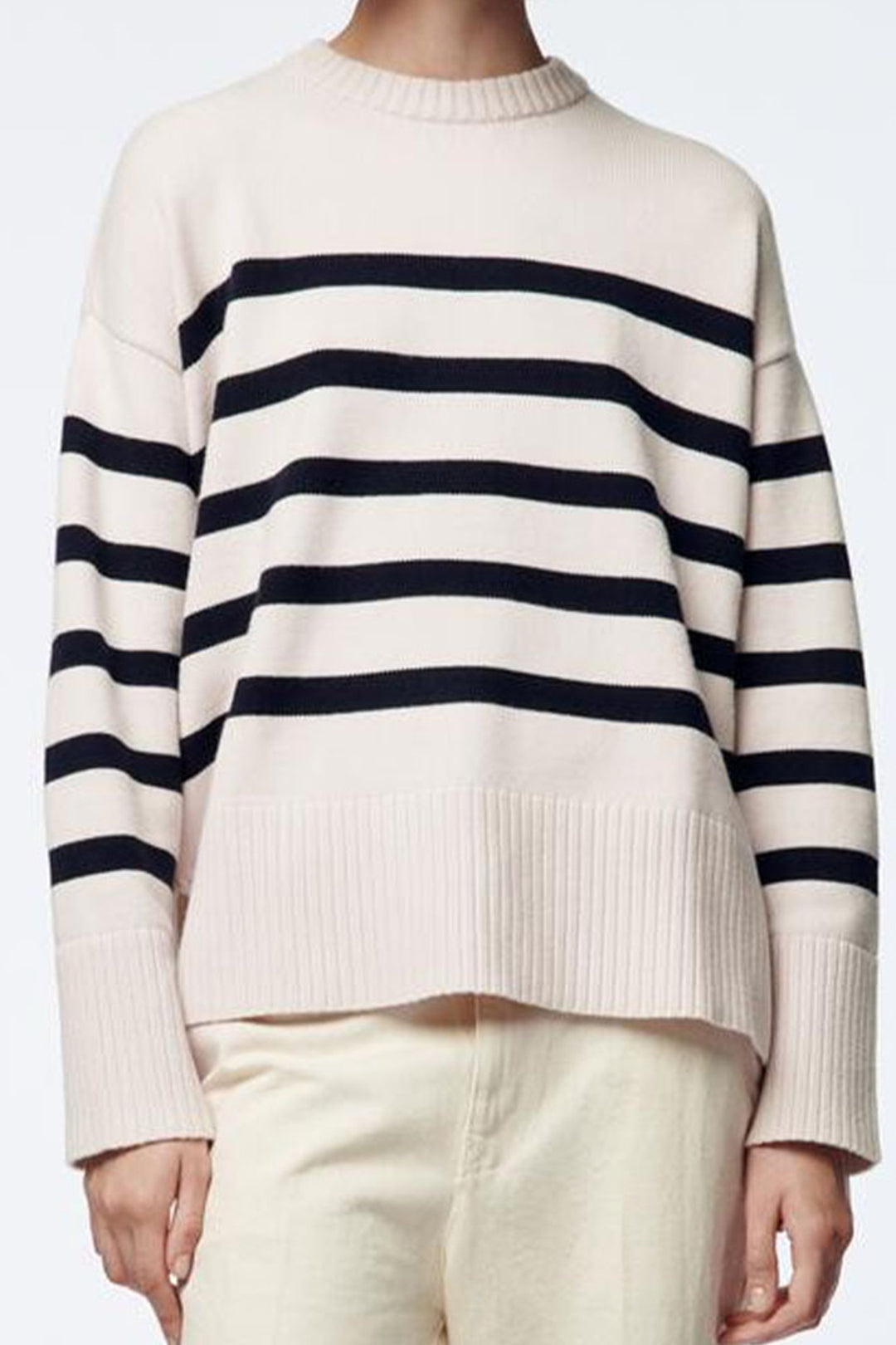 Round Neck Contrast Stripe Long Sleeve Knit Top