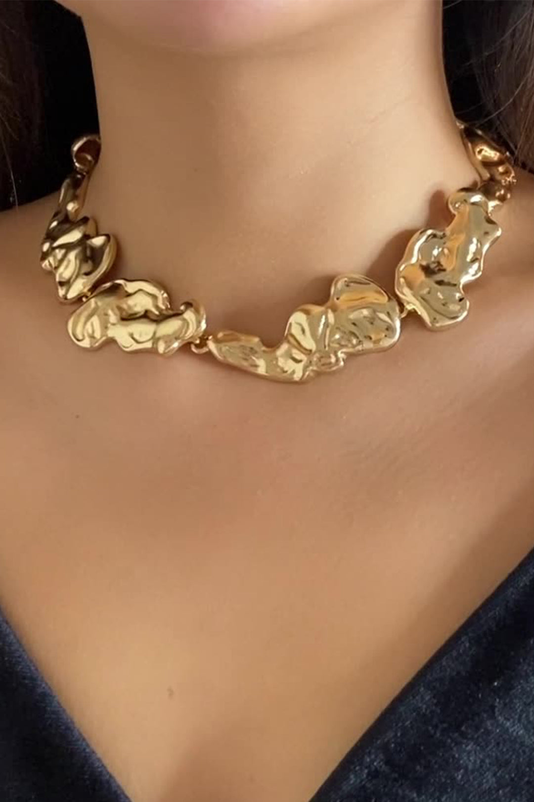 Lava Shape Choker Necklace