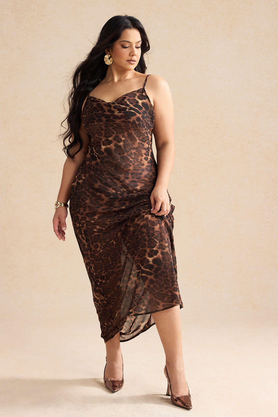 Plus Daqs Leopard Stampar tal-Cowl Drapped Cowl Slip Midi Libsa