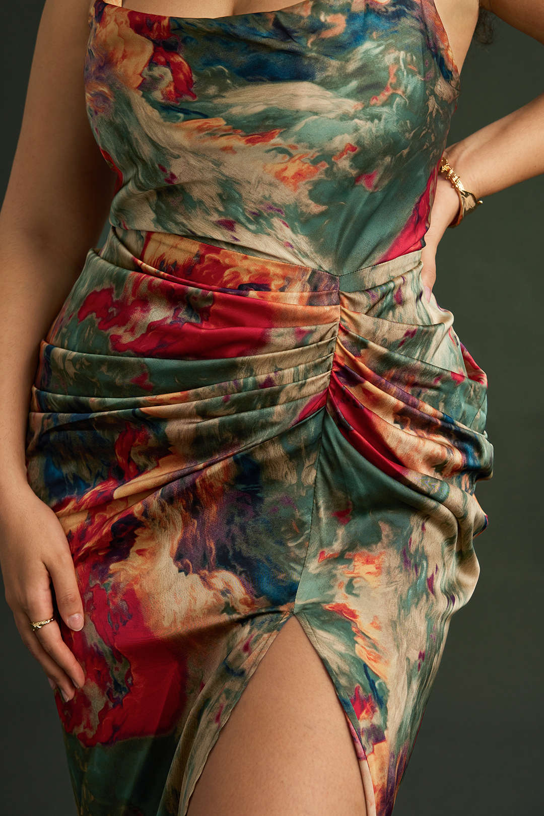 Plus taille abstraite Imprimer Satin Zipper Cowl cou