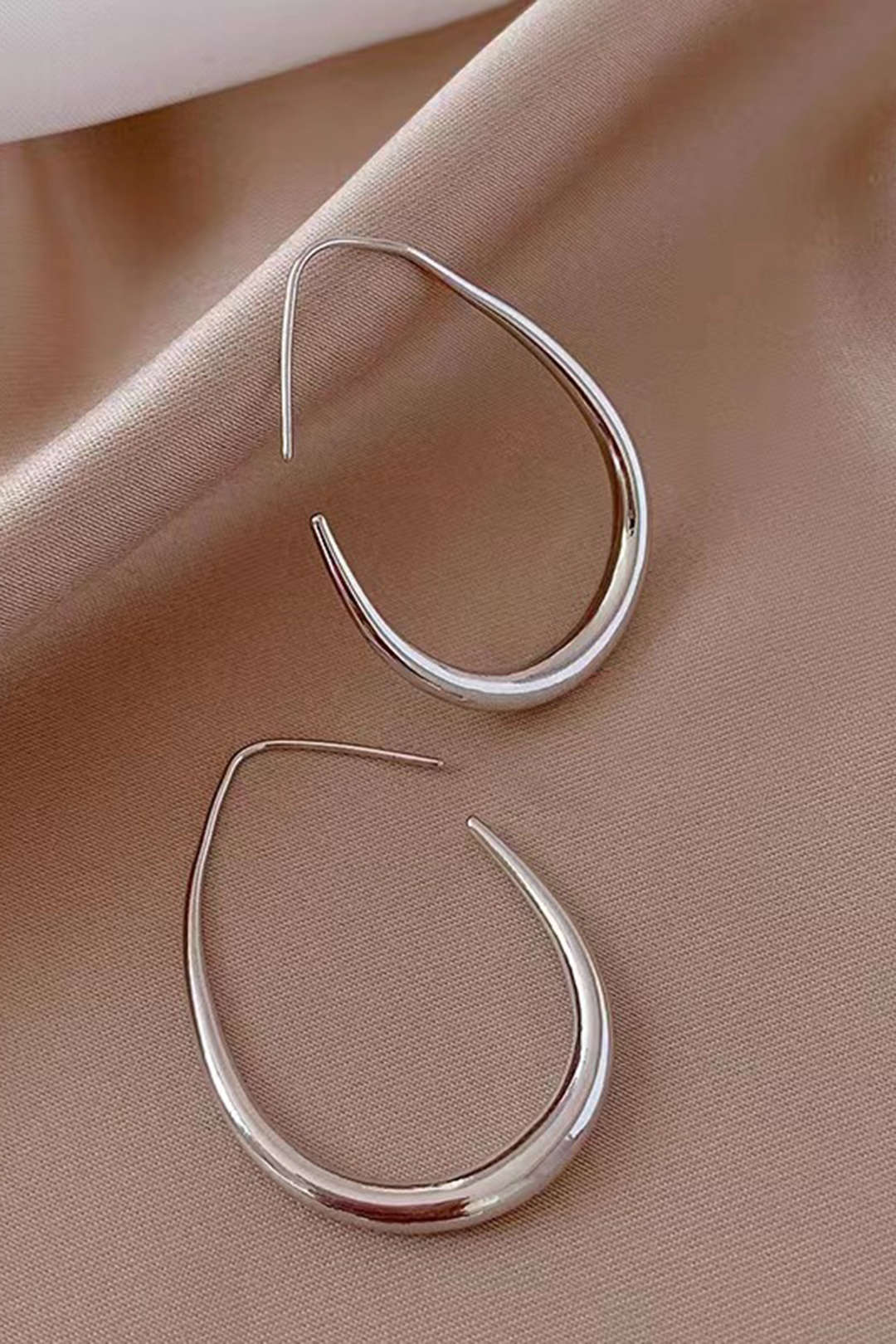 Boucles d'oreilles ovales métalliques