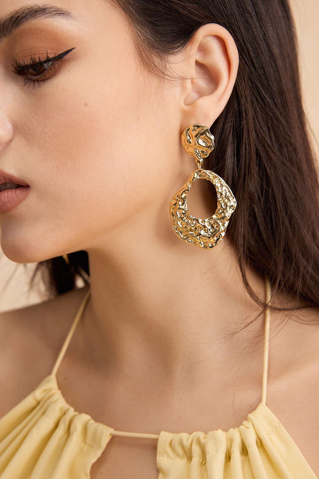 Orecchini irregolari testurizzati metallici