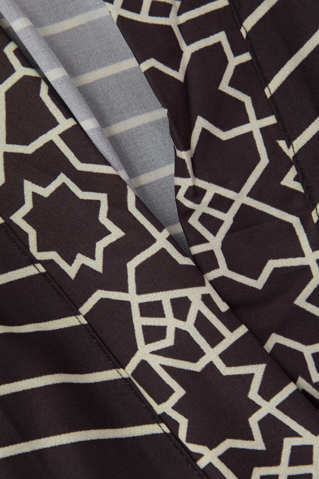Geometric Print Wrap Tie Cover-up